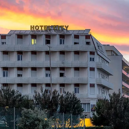 Hotel City فندق