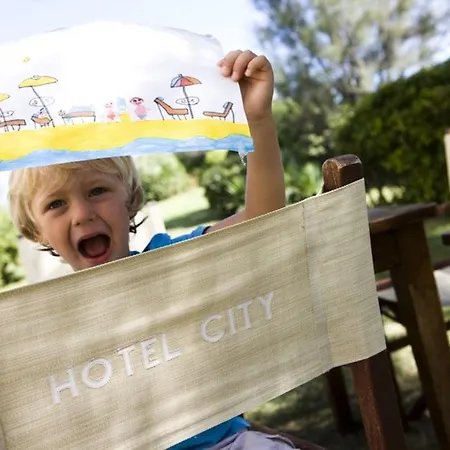 מלון Hotel City 3*