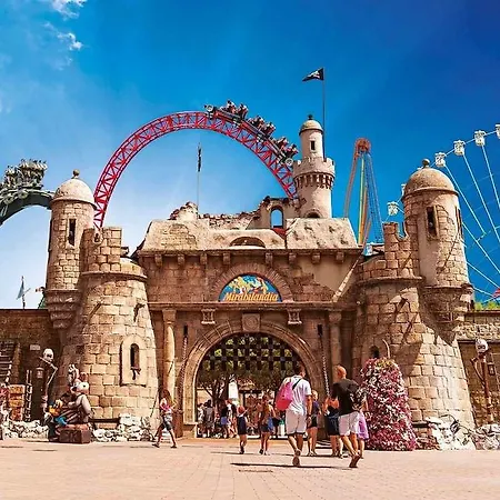 فندق Hotel City 3*