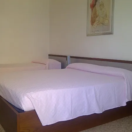 מלון Hotel City 3*