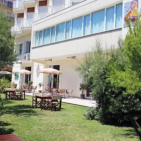 Hotel City מלון 3*